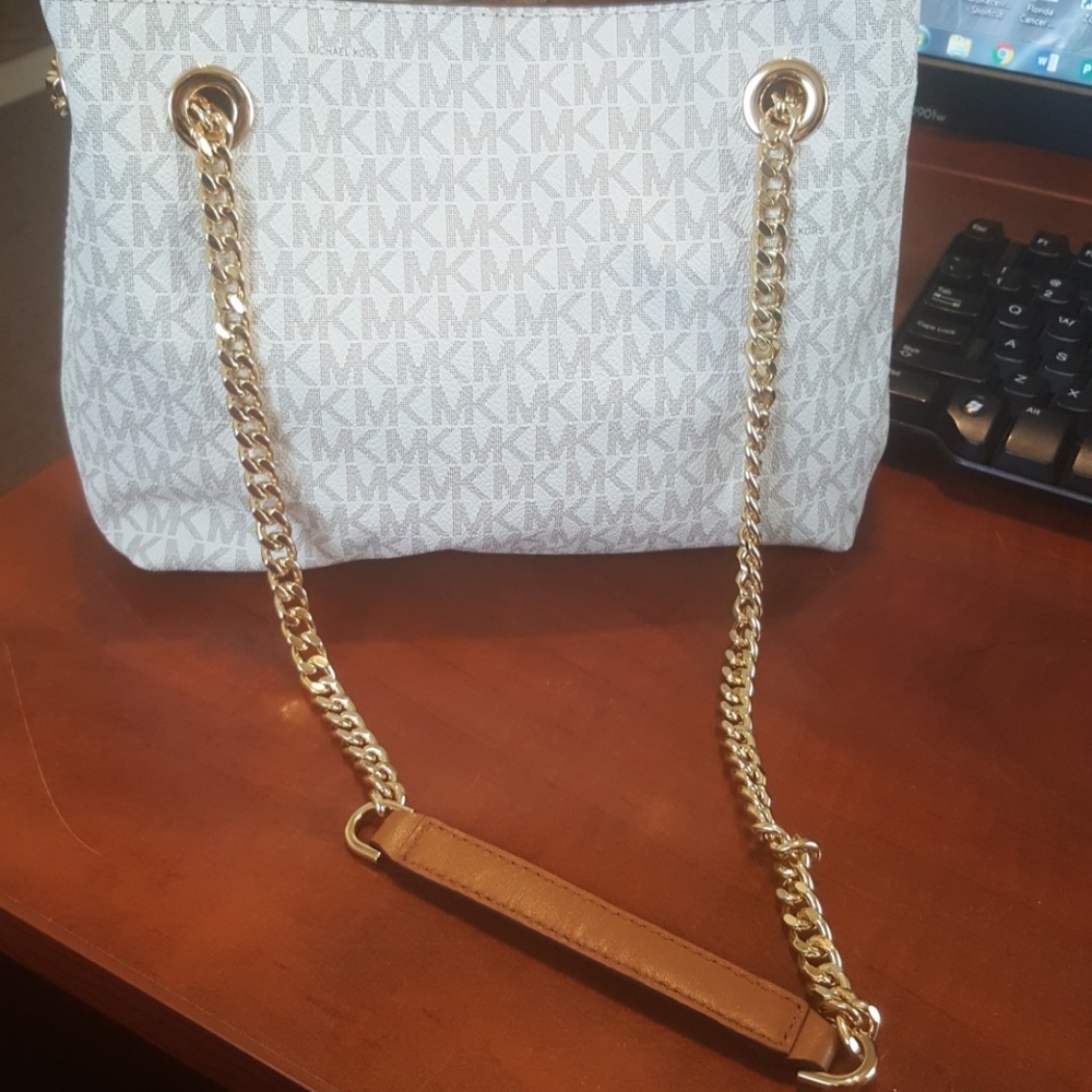 Michael Kors medium vanilla jet set ***** SOLD**** - Picture 5 of 6
